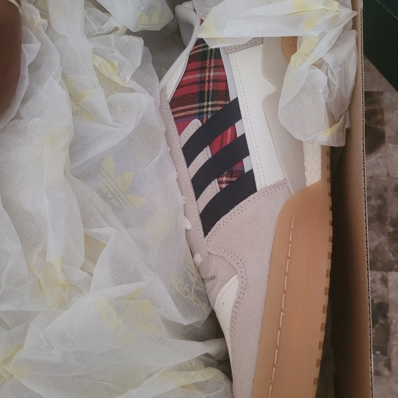 Adidas men sneakers - Picture 3 of 5